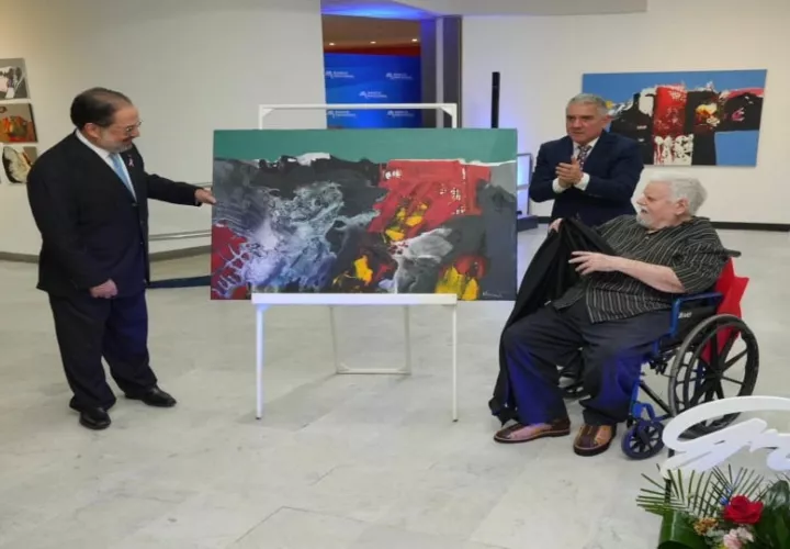 Parte de la exposición 'Manchas, Signos y Formas' del artista Antonio Alvarado. Foto: Cortesía