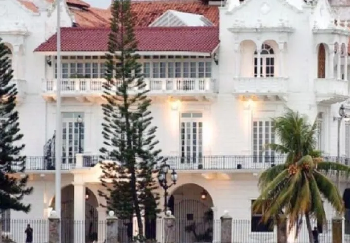 Fachada del Palacio de las Garzas.  Archivo