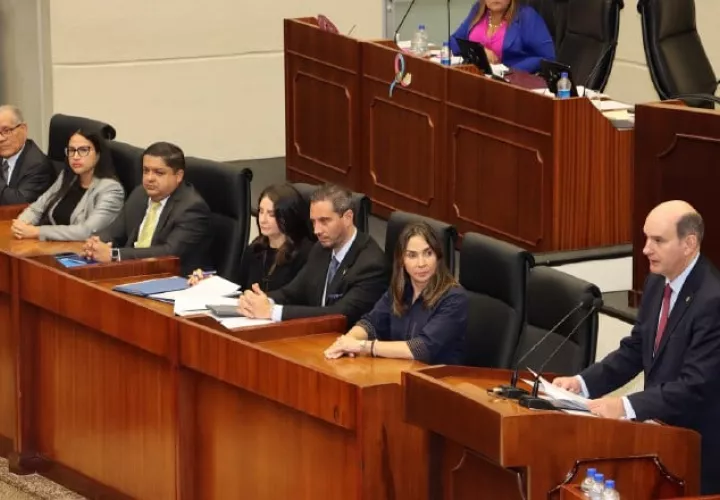 Ministro de Economía presentó ayer, en horas de la noche, ante la Asamblea Nacional el presupuesto. Cortesía