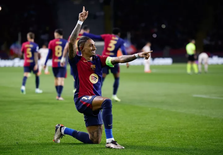 Raphinha festeja el primer gol del Barcelona. Foto: EFE