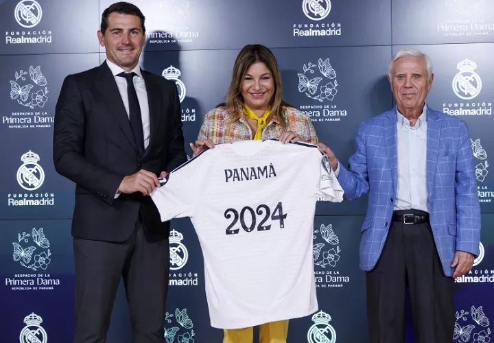 La primera dama Maricel Cohen de Mulino junto a directivos del Real Madrid. Foto: Cortesía