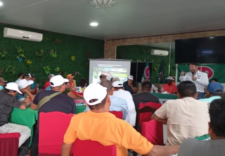 Roberto Henríquez se reunió este fin de semana con convencionales de Darién. Foto: Cortesía