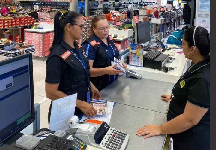 Operativos de la Acodeco en centros comerciales. Foto: Cortesía