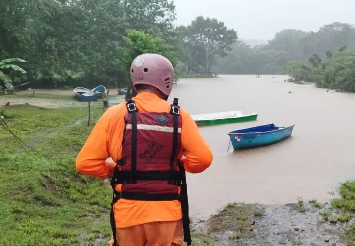 Las intensas lluvias caídas en los últimos días en la región, mantienen en alerta al Sinaproc. Foto: Melquiades Vásquez.