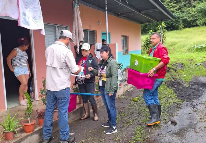 Entrega de ayuda humanitaria a las familias afectadas. Foto: Cortesía