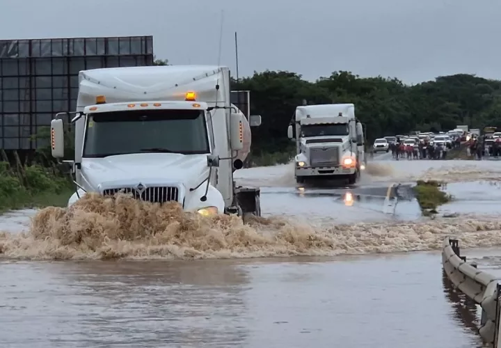 azuero-lluvias-calles.jpg
