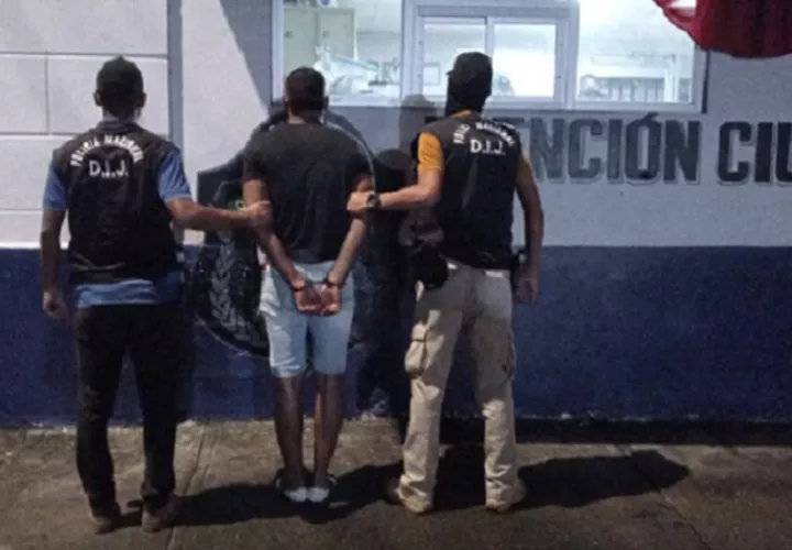 El sospechoso fue aprehendido en un allanamiento a una residencia en Colón. Foto:Diomedes Sánchez S.