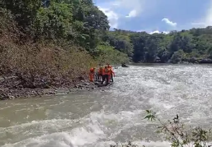Se informó que el cuerpo se recuperó a tres horas de navegacion desde dónde fue arrastrado. Foto. Sinaproc