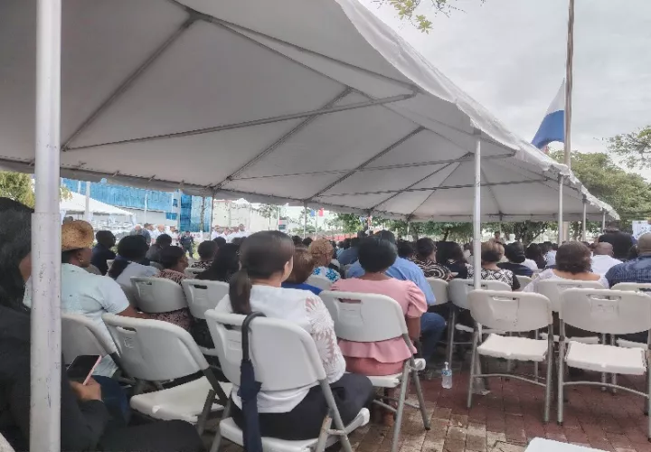Actos oficiales  del 2 de noviembre en la provincia de Colón. Foto. Diómedes Sánchez