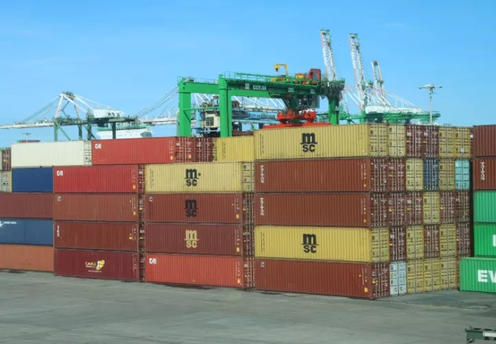 Paso de contenedores de mercancía por Panamá. Foto: Cortesía