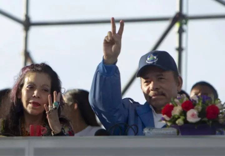 El presidente de Nicaragua, Daniel Ortega, junto a su esposa, Rosario Murillo. Foto: EFE
