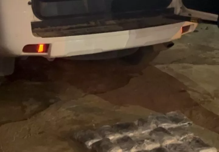En Darién, aprehendieron a dos personas que transportaban 16 paquetes con presunta sustancia ilícita  Foto. PGN