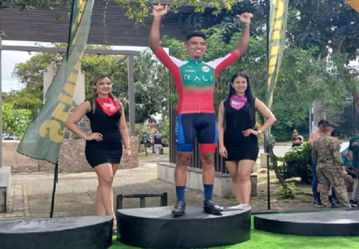 David Díaz, ganó la primera etapa y es líder del giro chricano. Foto: Jaime Chávez