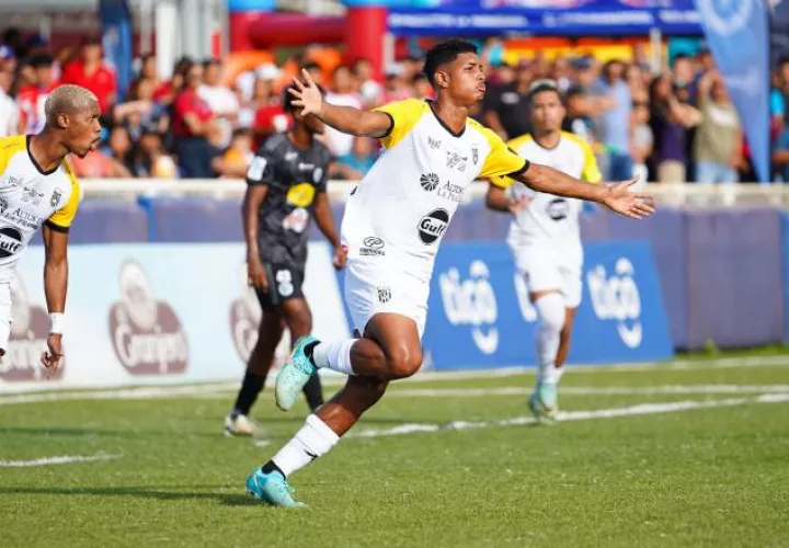 Davis Contreras festeja su gol contra Veraguas en la semifinal de la LPF. Foto: LPF