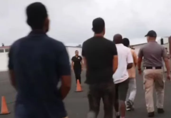 Los expulsados son considerados una amenaza para la seguridad del país.