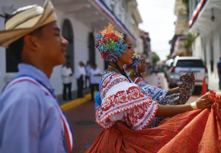 Un desfile colorido. Fotos: EFE
