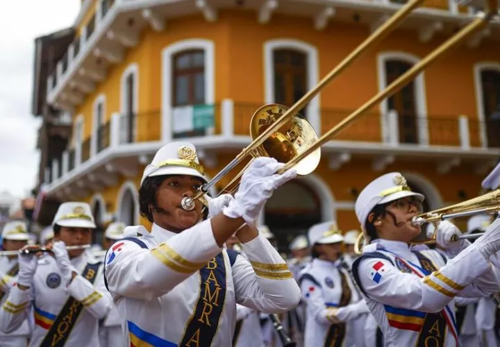 Un desfile colorido. Fotos: EFE
