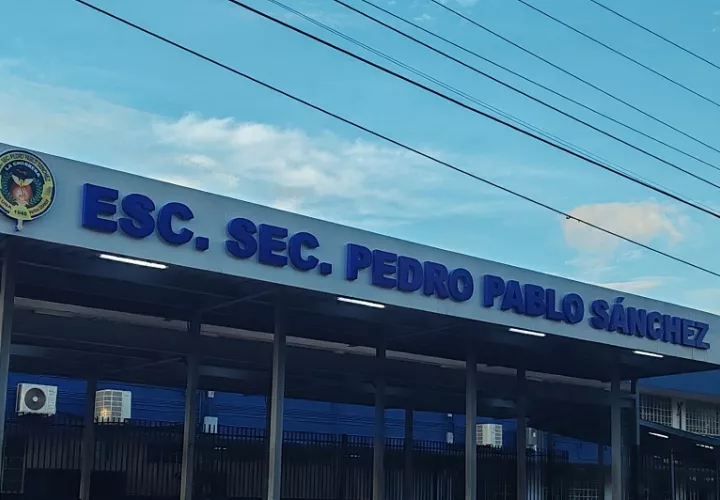 Las cámaras de videovigilancia internas del colegio captaron el ingreso del asaltante por el estacionamiento del colegio. Foto: Eric A. Montenegro.