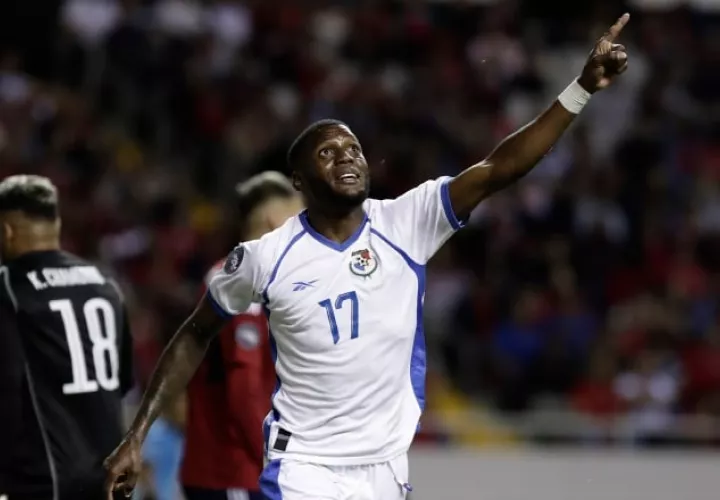 José Fajardo festeja uno de los goles de Panamá a Costa Rica. Foto. EFE/Archivo