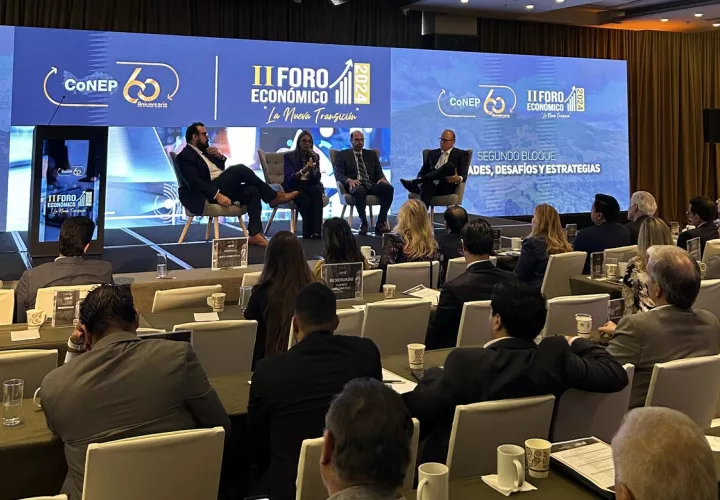   Durante el desarrollo del foro los participantes tuvieron la oportunidad de asistir a sesiones en temas cruciales como las finanzas públicas, el empleo y proyecciones para el futuro del país.