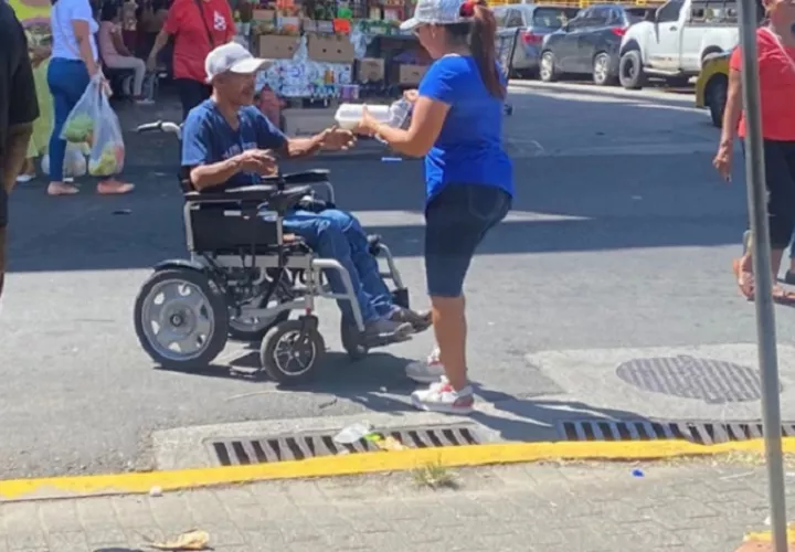 El evento fue denominado: “Gran día de amor y atención para habitantes de calles de Colón”. Foto: Diomedes Sánchez S.