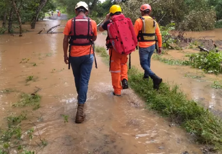 El Gobernador de Coclé informó que visitarán las áreas afectadas en la región de Azuero para proporcionar la ayuda necesaria. Foto. Sinaproc