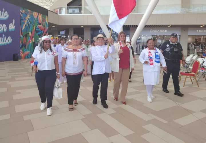  Con una marcha rindieron honor acompañados por la banda de música de la escuela Carlos Clement. Foto: Diomedes Sánchez.
