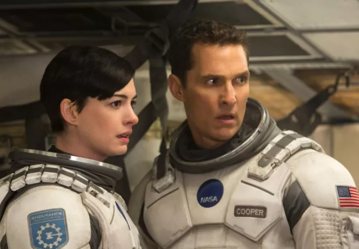 Anne Hathaway y Matthew McConaughey.   Foto: Melinda Sue Gordon / Paramount Pictures