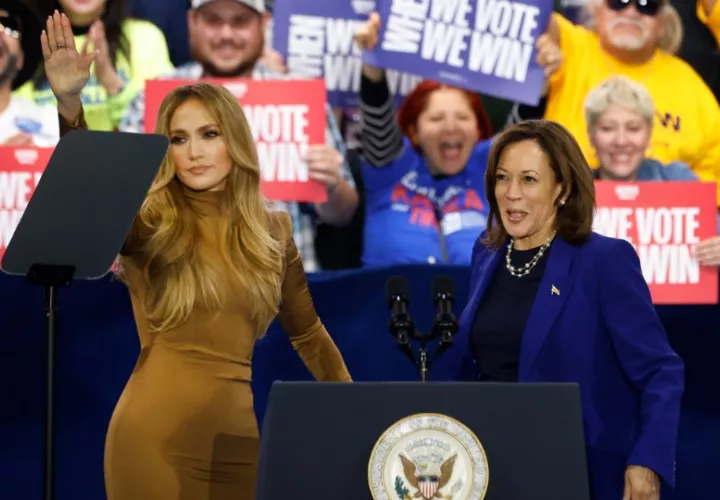 Kamala Harris y la actriz y cantante Jennifer López. Foto: EFE / EPA / Bizuayehu Tesfaye