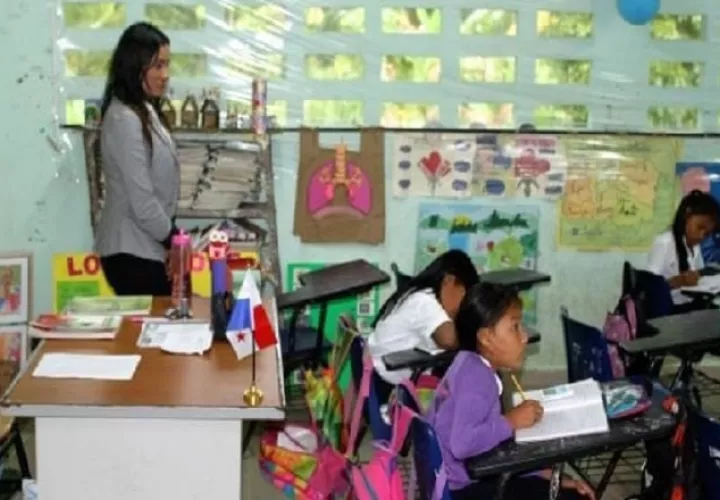 La enseñanza en el país sigue rezagada a modelos antiguos basados únicamente en el aprendizaje a memoria.  Archivo