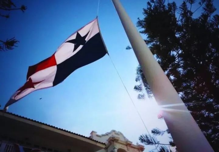 Ser patriotas es más que levantar la bandera. Foto: Archivo