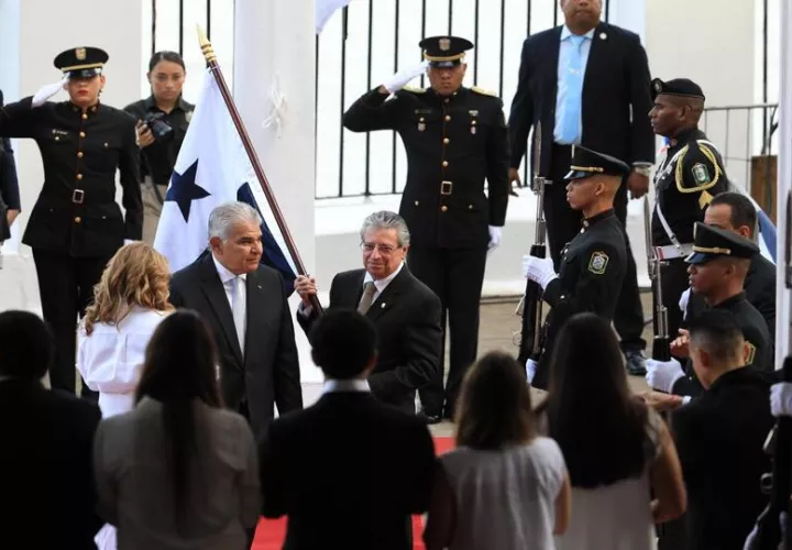 El abanderado de este 3 de noviembre es el doctor Orlando Quintero. Foto: Cortesía 