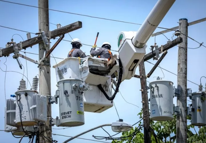 El problema del servicio eléctrico deficiente es un reclamo habitual de los panameños. Foto: Cortesía