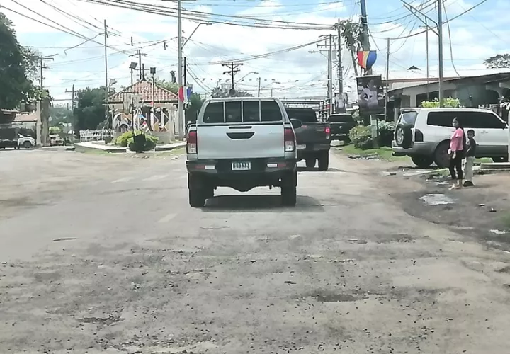 La población teme que las malas condiciones de las vías puedan causar accidentes o desperfectos mecánicos, sobre todo porque se espera que continúe la temporada de lluvias. Foto. Thays Domínguez