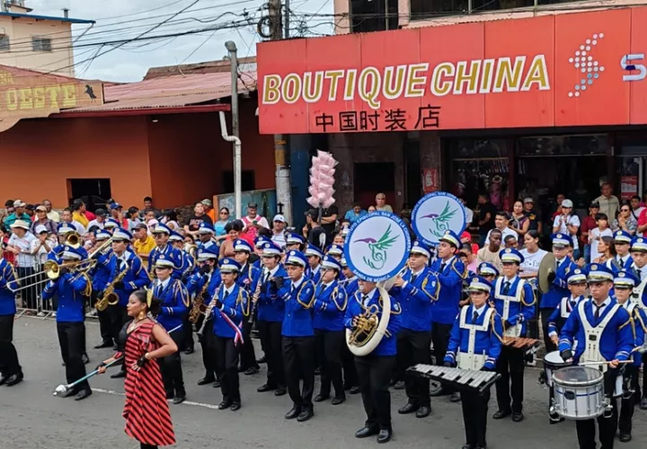 Varias delegaciones estudiantiles presentaron su mejor repertorio durante los desfiles en La Chorrera. Foto. Rric Montenegro