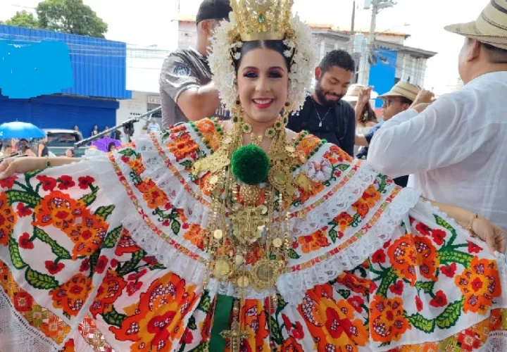 Carmen Ferrer Domínguez, es la reina del 10 de Noviembre de 2024, Foto. Eric Montenegro