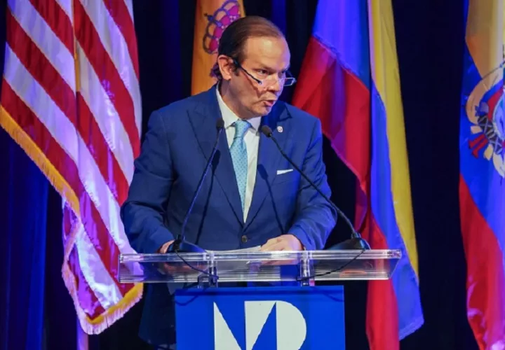 El canciller Javier Martínez-Acha se reunió con su homólogo. Foto: EFE