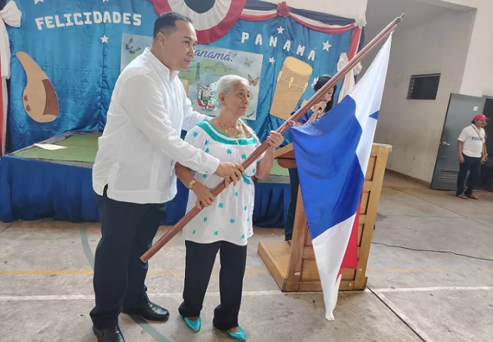 Se hizo reconocimiento a hombres y mujeres destacados de diferentes comunidades de San Juan. Foto: Diómedes Sánchez