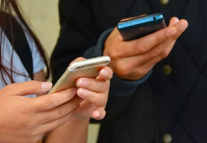 Es esencial hacer alfabetización digital, sobre todo en los jóvenes. 