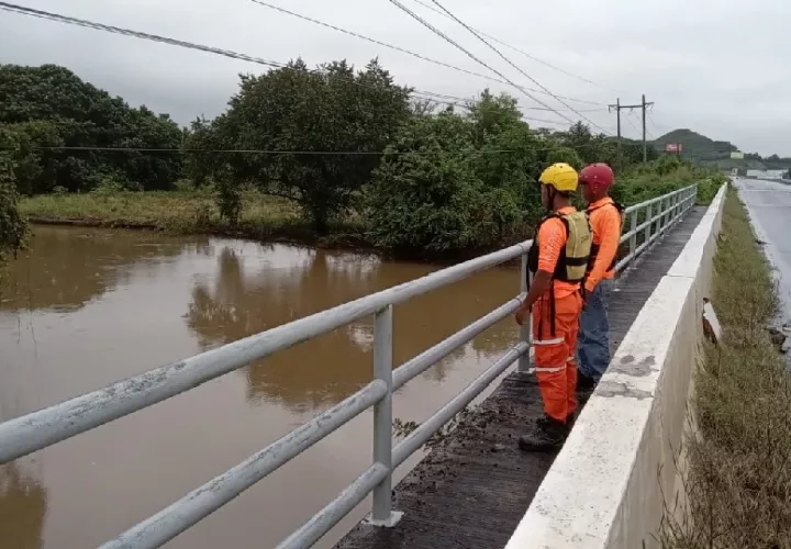 Se mantiene la vigilancia de varios ríos del país. Foto. Sinaproc