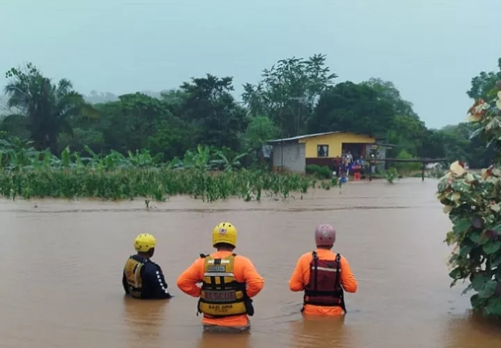  En Veraguas se han dado crecidas de los ríos con inundaciones y deslizamientos de tierra . Foto: Melquiades Vásquez.