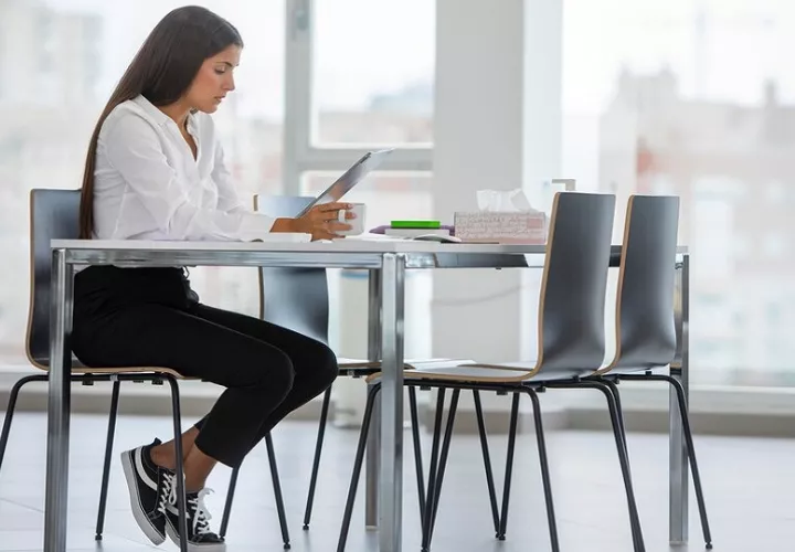 La desaceleración afecta los salarios mensuales. Foto: Freepik