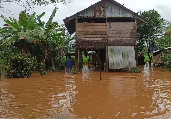 Varias casas se vieron afectadas por el ingreso del agua. Foto. Melquiades Vásquez