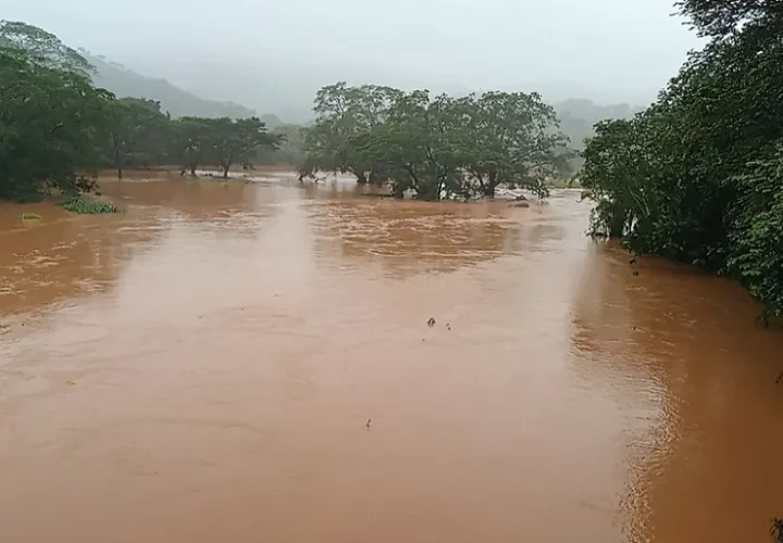 Los ríos se han salido de su cauce, afectando varias comunidades. Foto: Melquiades Vásquez 