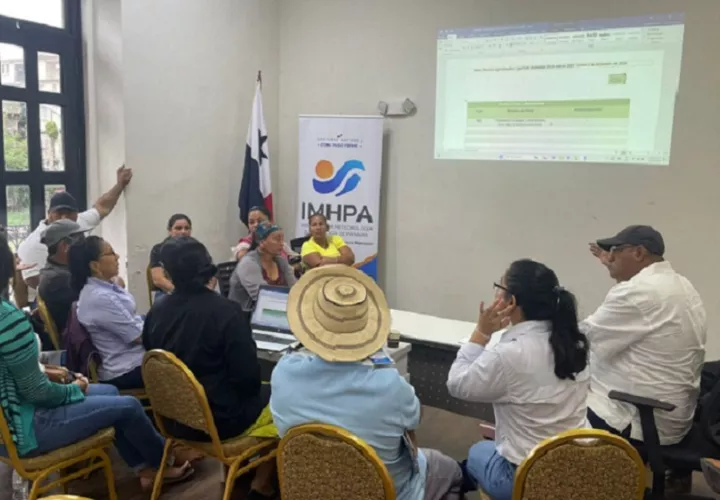 Los participantes se dividieron en dos mesas de trabajo: una agrícola y la otra pecuaria. Foto: Diómedes Sánchez. 