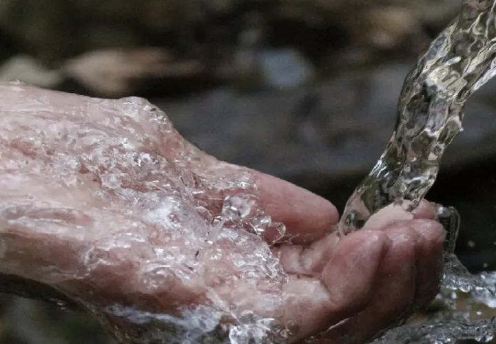 El suministro de agua potable podría completarse en un período aproximado de tres horas. Foto. Ilustrativa