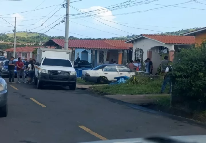 Al área del accidente llegó el Ministerio Público para realizar el levantamiento del cuerpo. Foto. Eric Montenegro