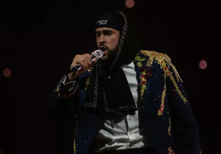 Bad Bunny en su concierto de cierre de la gira 'Most Wanted Tour'. Foto: EFE / Enid M. Salgado Mercado