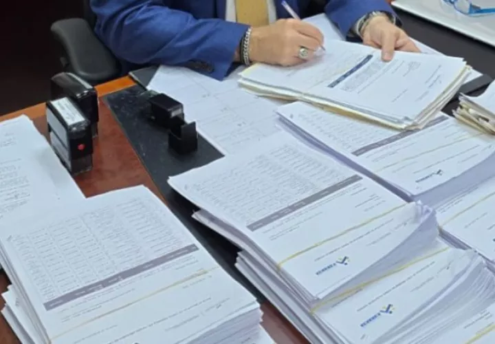 En el Ministerio de Vivienda se realizan los esfuerzos para saldar la deuda que dejó el bono solidario. Archivo
