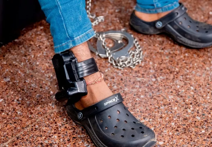 El brazalete de prueba fue colocado a un supuesto violador de una persona menor de edad. Foto: Cortesía